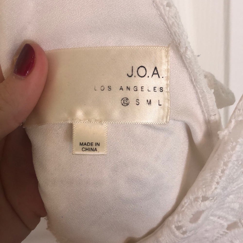 JOA White Floral Lace Romper - Picture 4 of 4
